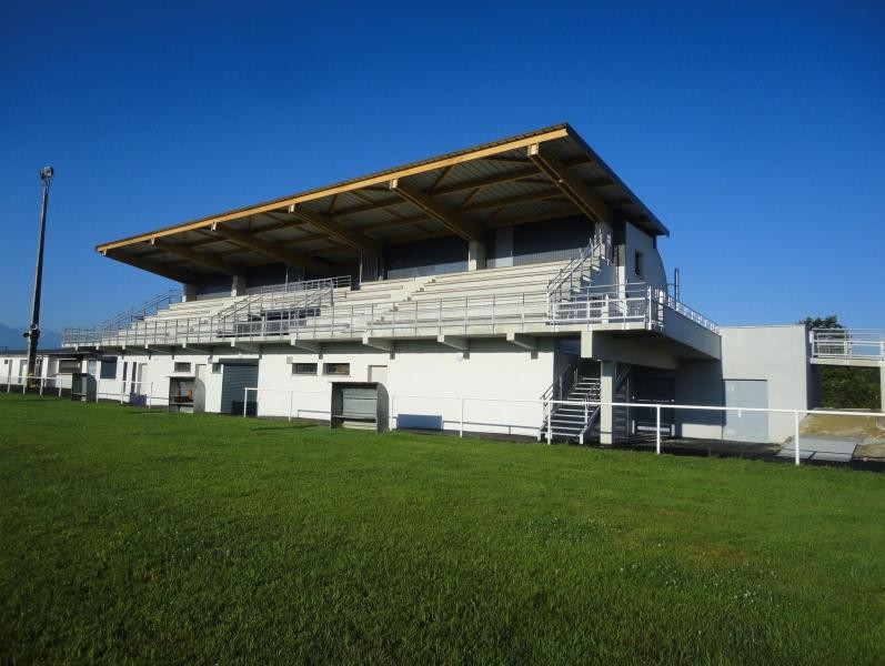 Tribunes stade de rugby de Pouyastruc